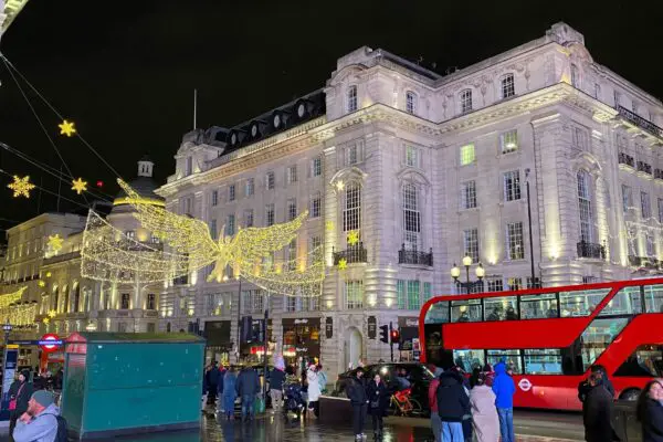 Best Self-Guided Christmas Lights Tour of London