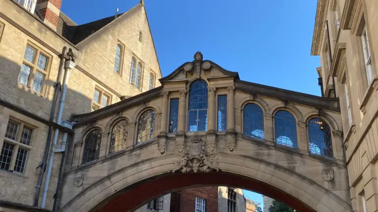 Bridge of Sighs - 9 reasons to visit Oxford England