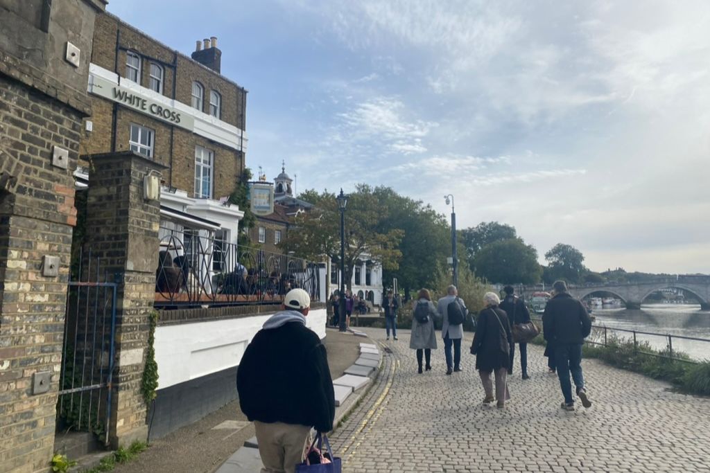 Walking along the river Thames path in Richmond Upon Thames